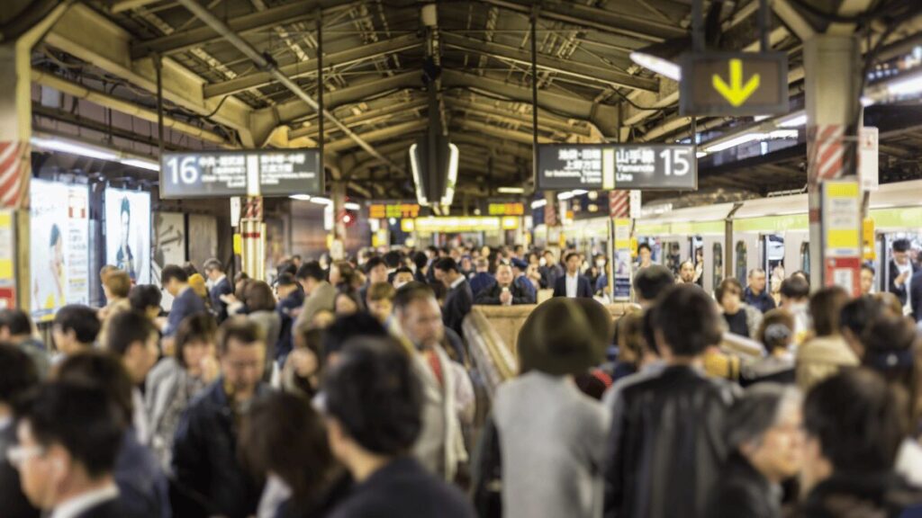 rush hour on yamanote line